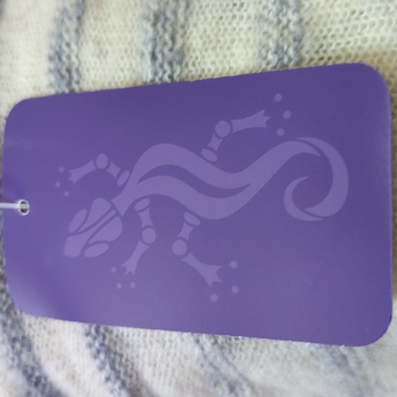 Pam & Gela Cross Back Sweater - Picture 15 of 16